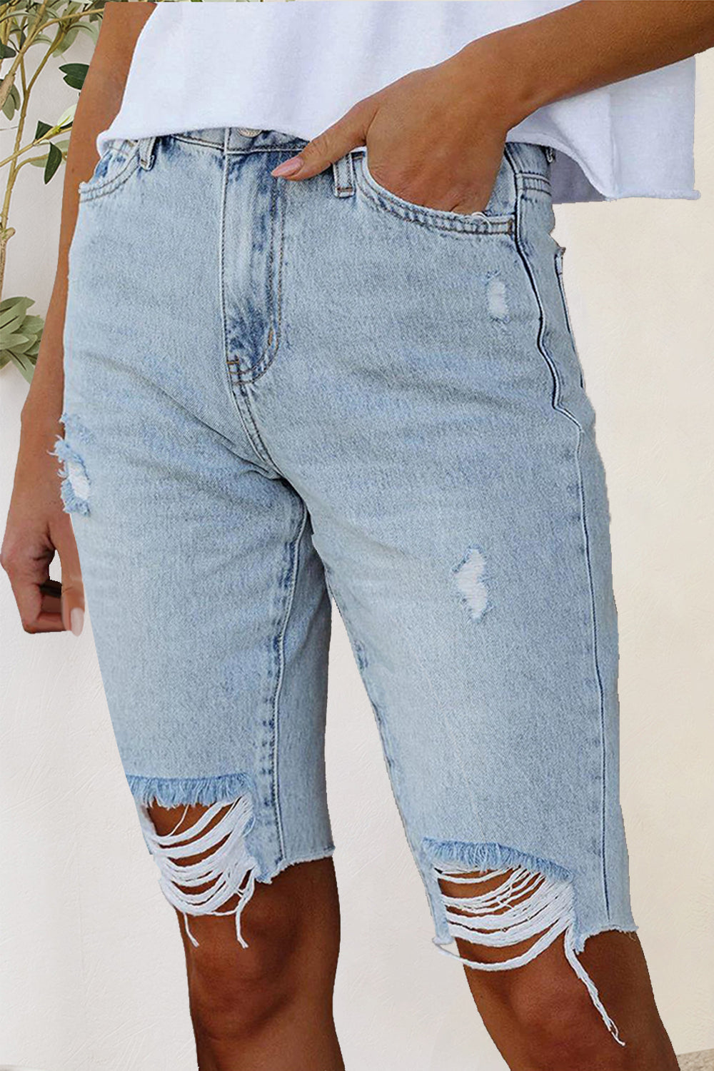 Distressed Raw Hem Denim Shorts - FASHIONNOUVELLE