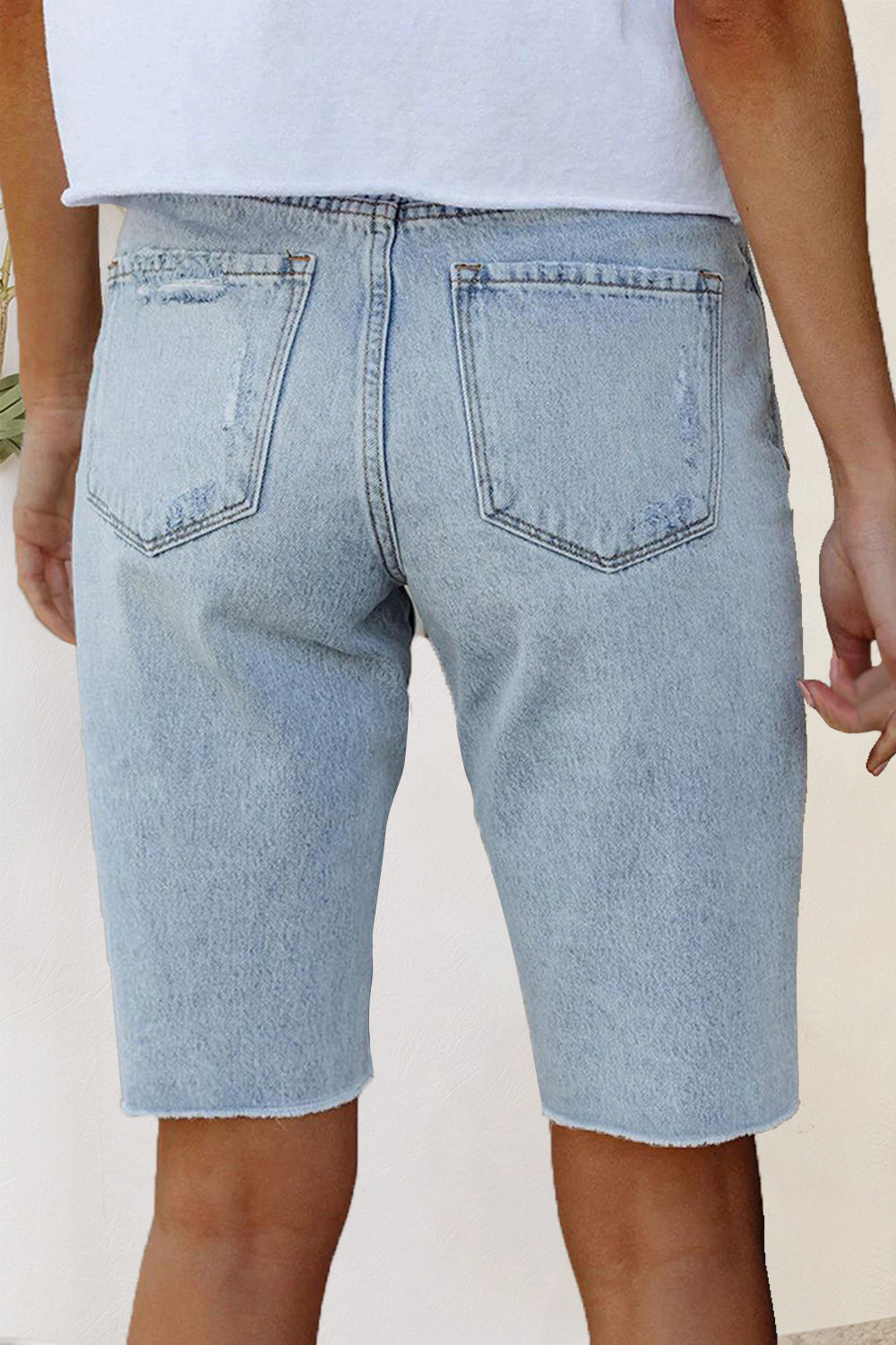 Distressed Raw Hem Denim Shorts - FASHIONNOUVELLE